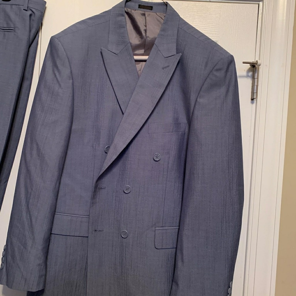 Suit - Picture 5 of 5